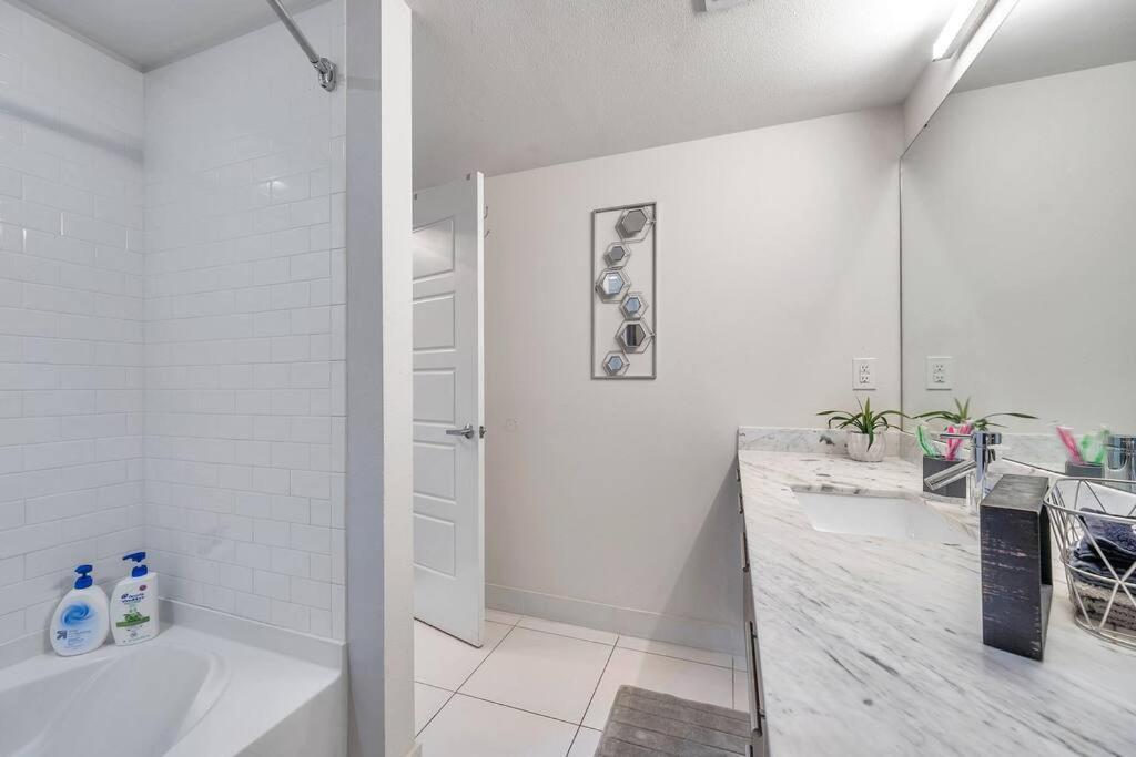 Luxury Apt 3 Mins To Dt Tampa -Pool-Gym-Balcony Екстер'єр фото